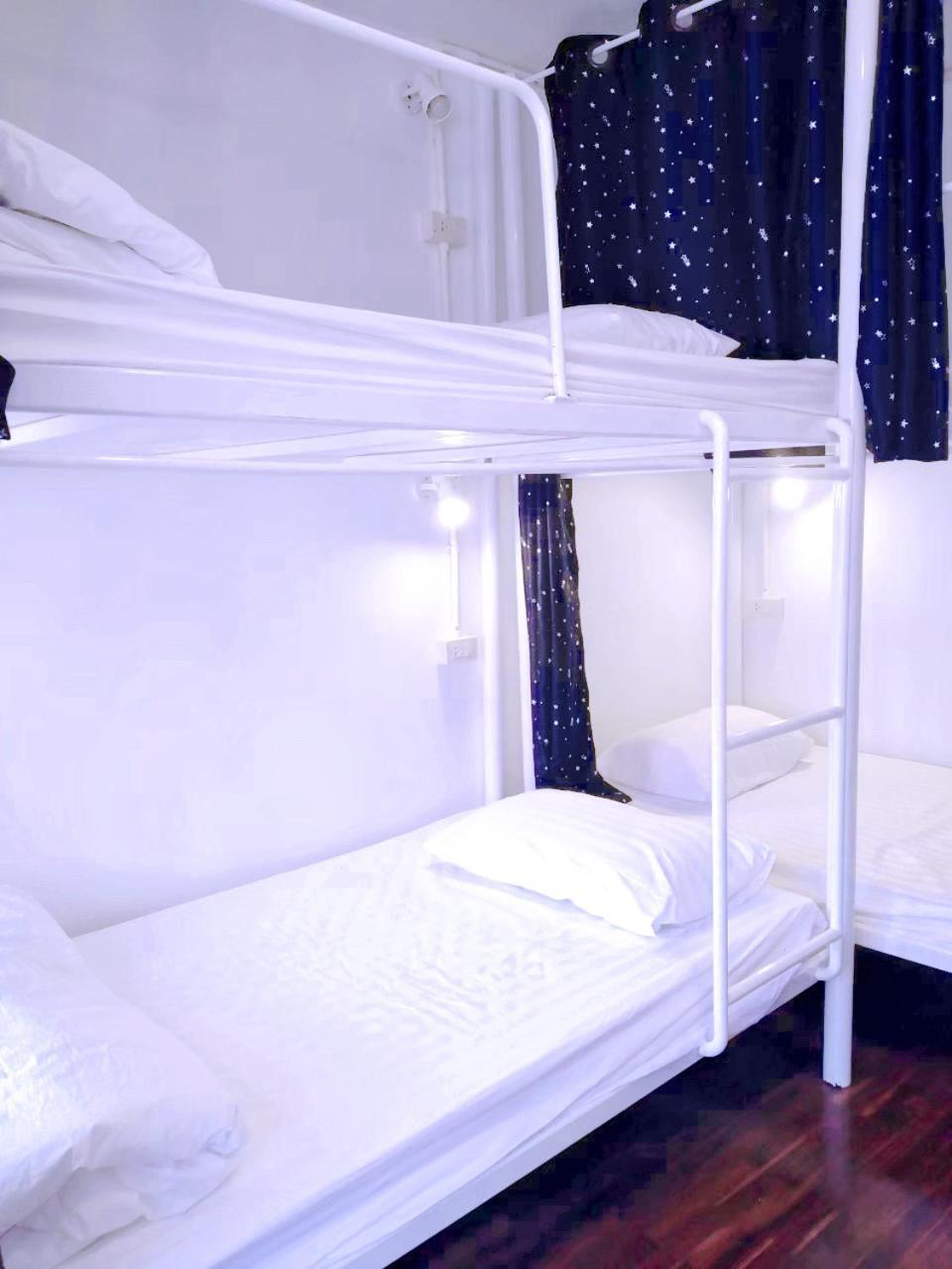 Zleepinezz Hostel Ayutthaya Bagian luar foto