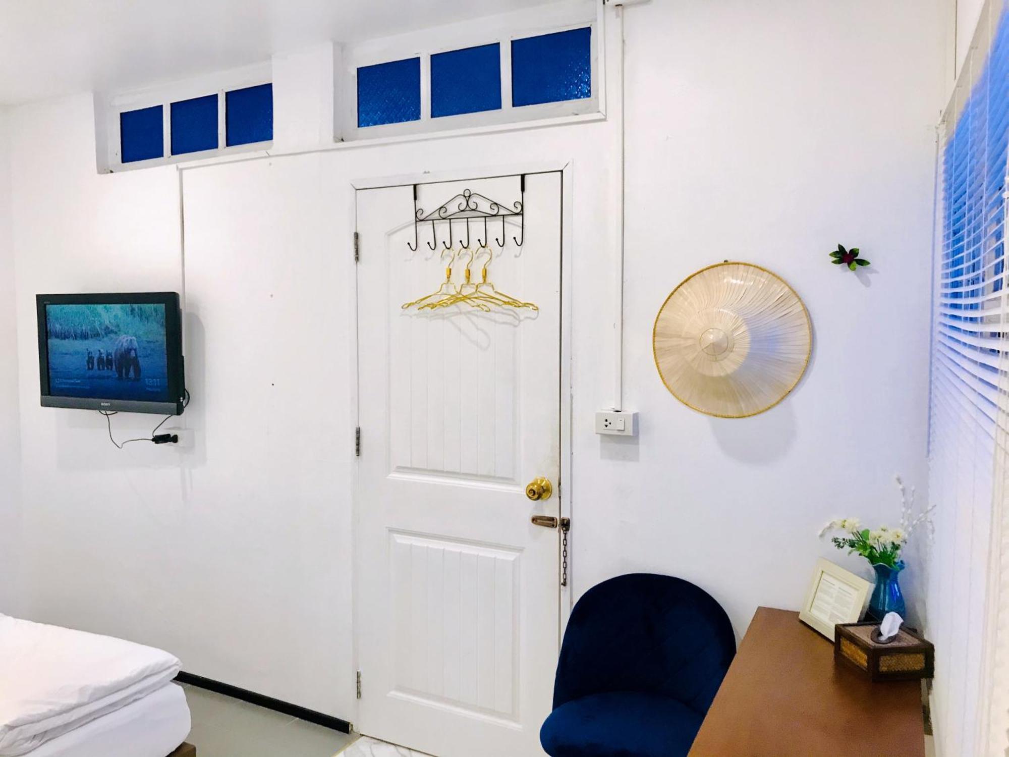 Zleepinezz Hostel Ayutthaya Bagian luar foto