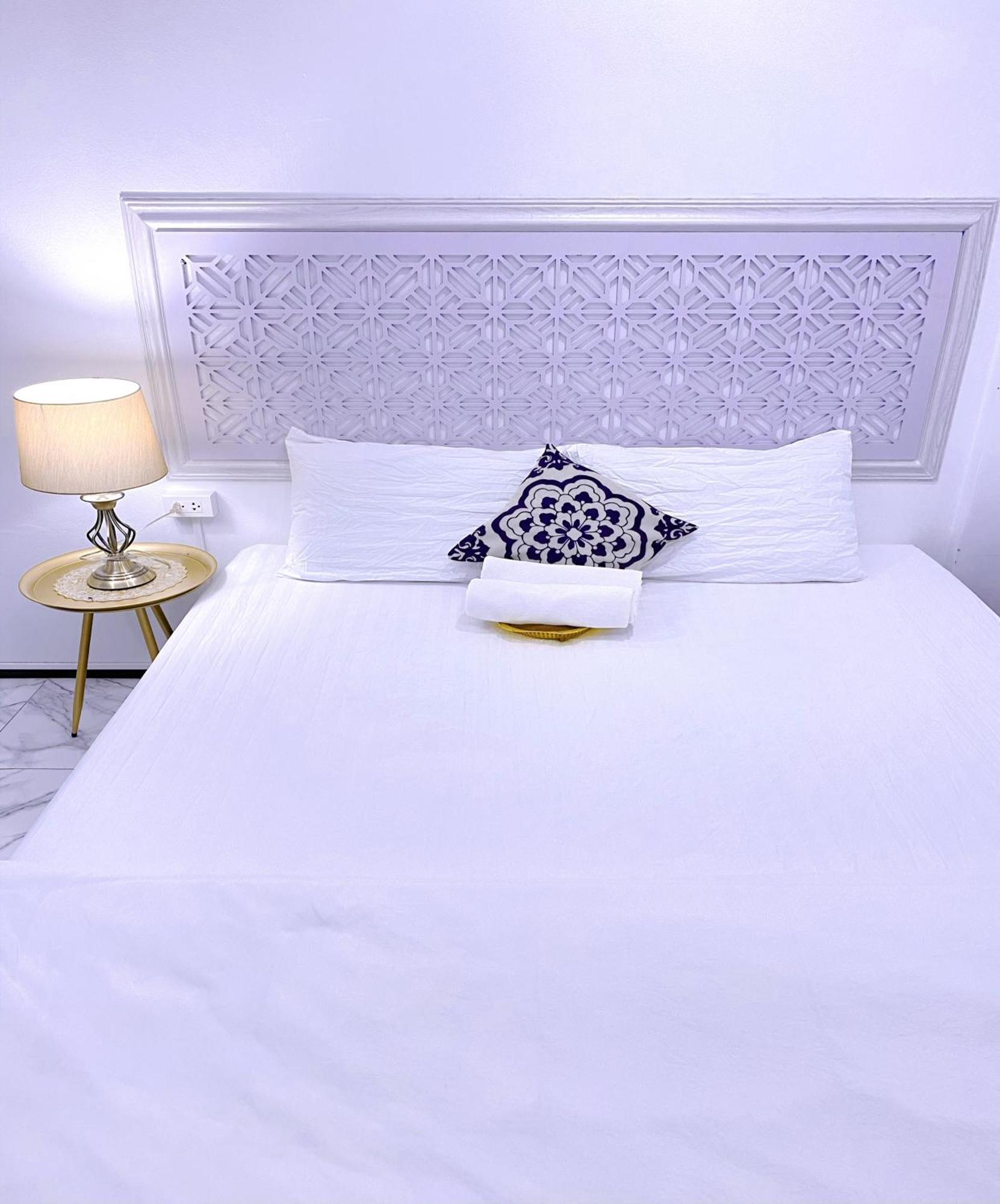 Zleepinezz Hostel Ayutthaya Bagian luar foto