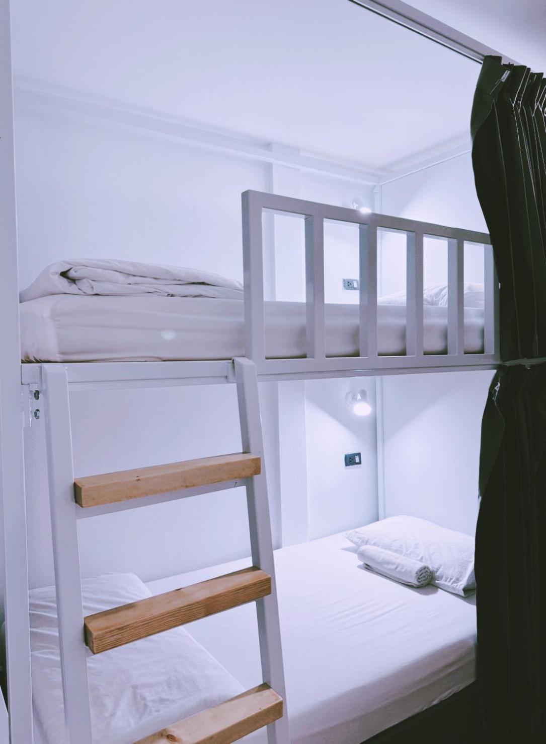 Zleepinezz Hostel Ayutthaya Bagian luar foto