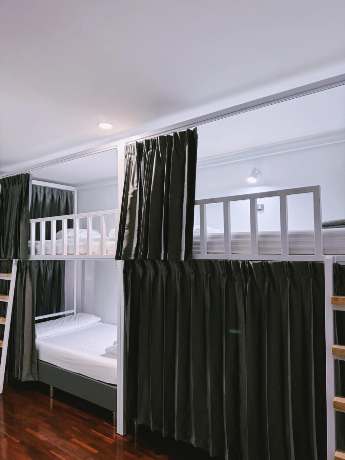 Zleepinezz Hostel Ayutthaya Bagian luar foto